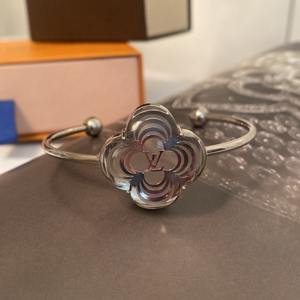 Louis Vuitton • LV “Idylle Blossom” Flower Silver Tone Slim Cuff Bracelet w/Box - Picture 14 of 14